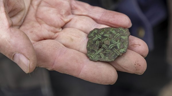 Quels types de broches choisir pour ajouter une touche élégante à un blazer?